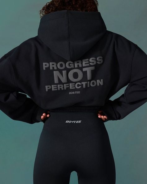 #calmaforte Designer Hoodies Women, Business Hoodie Design, Sweatshirt Designs Ideas, Styling Hoodies Women, Hoodie Product Photography, Cool Sweatshirt Designs, Hoodie Print Design Ideas, Hoodie Ideas Design, Sweatshirt Photoshoot Ideas