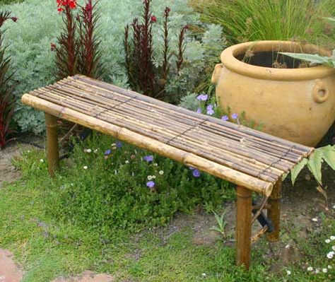 bamboo garden bench Bamboo Furniture Diy, Bamboo Diy, Jardim Diy, Bamboo Decor, Bamboo Poles, Bamboo Art, Bamboo House, Bamboo Garden, Bamboo Fence