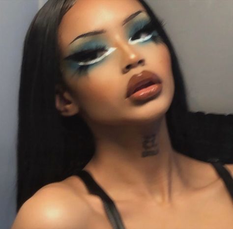 Unconventional Makeup, Flawless Face Makeup, Alt Makeup, Face Paint Makeup, Face Art Makeup, Cool Makeup Looks, Ethereal Makeup, Glam Makeup Look, Dope Makeup