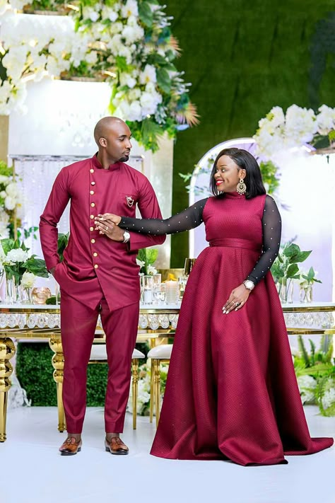 Men Traditional Wedding Outfit, Ruracio Outfits For Couples, Couples African Outfits, African Traditional Wear, African Party Dresses, African Attire Dresses, Elegant Wedding Guest Dress, Traditional Wedding Attire, Couples Outfit