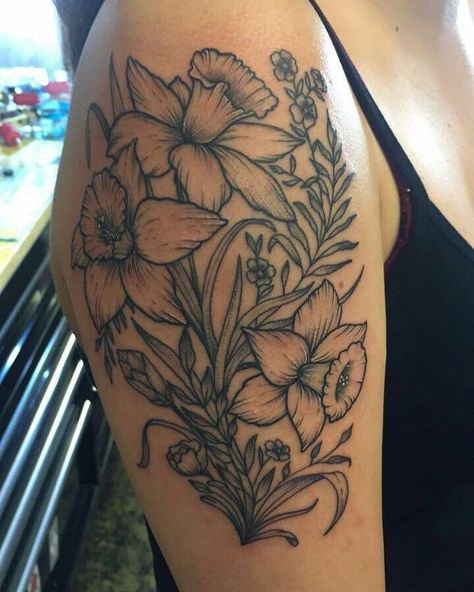 Daphodil Tattoo, Arm Tattoos Cross, Daffodil Flower Tattoos, Memories Ideas, 10 Tattoo, Daffodil Tattoo, Hippie Tattoo, Hip Thigh Tattoos, Mom Tattoo Designs