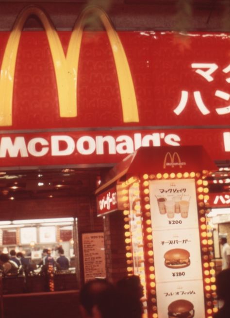 Japanese McDonald, 1980s Mcdonalds Vintage, 90s Mcdonalds, Japanese Mcdonalds, Mcdonald’s Aesthetic, Mcdonalds Aesthetic, Mcdonald's Aesthetic, Mcdonalds Breakfast, Mc Donald, Aesthetic Japan