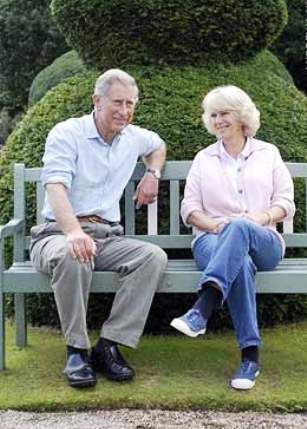 Charles & Camilla at Highgrove Camila Parker, Prins Charles, Prince Charles And Diana, Charles And Camilla, Prinz Charles, Princesa Real, Rainha Elizabeth Ii, Camilla Duchess Of Cornwall, Prinz Harry