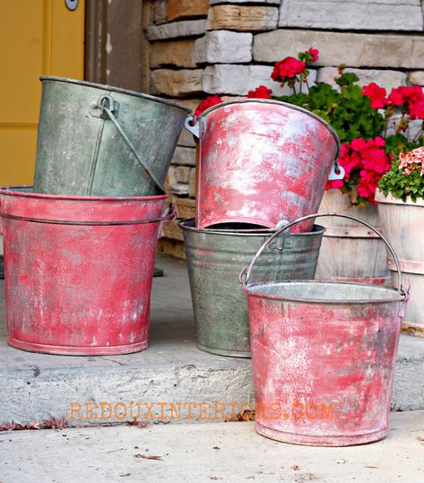 How to Paint Galvanized Buckets for the Holidays, or anytime with CeCe Caldwells paints. Redouxinteriors.com Painted Galvanized Buckets, Painted Buckets, Galvanized Buckets, Message Center, Galvanized Tub, Christmas Message, Tub Ideas, Paint Buckets, Wash Tubs