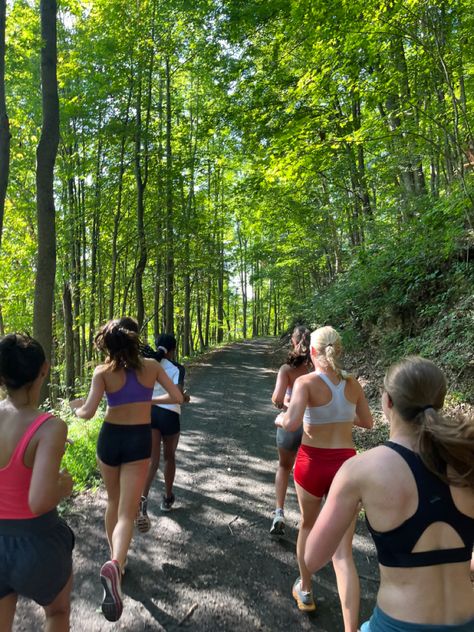 Running Aethstetic, Running Friends Aesthetic, Xc Running Aesthetic, Running Community, Running Group Aesthetic, College Running, Vision Board Running, Running Girls, People Running Aesthetic