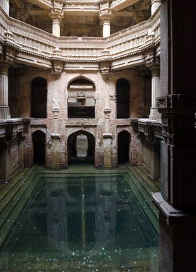 Adalaj Stepwell, India House, India Travel Places, Temple India, India Architecture, Temple Ruins, Ancient Indian Architecture, Ancient History Facts, Temple Architecture