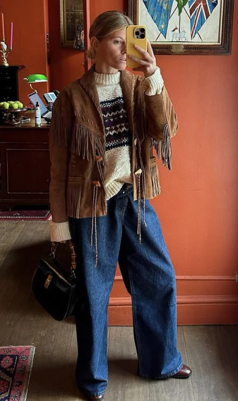 #FrenchGirls
#ParisiansInParis
#BelgianStreetStyle
#AntwerpGirls Western Boho Style Outfits, Pendleton Jacket Outfit, Mountain Look Outfit, Fringe Suede Jacket Outfit, Boho Hipster Outfits, Brown Fringe Jacket Outfit, Fringe Jeans Outfit, Cold Nashville Outfits, Corduroy Jacket Outfit Womens