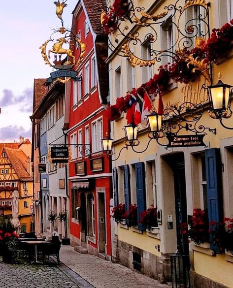 Hello Europe - Rothenburg ob der Tauber , Germany 🇩🇪 World Pic, Rothenburg Germany, Model Railway Track Plans, Rothenburg Ob Der Tauber, Railway Track, Pic Art, World Pictures, Art Architecture, A Whole New World