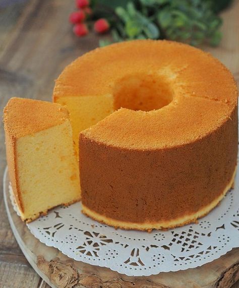 Fresh Orange Chiffon Cake - Susan Recipes Milk Sponge Cake Recipe, Orange Chiffon Cake Recipe, Orange Chiffon Cake, Sponge Cake Recipe, Cake Mug, Orange Cake Recipe, Orange Chiffon, Sponge Cake Recipes, Baked Strawberries