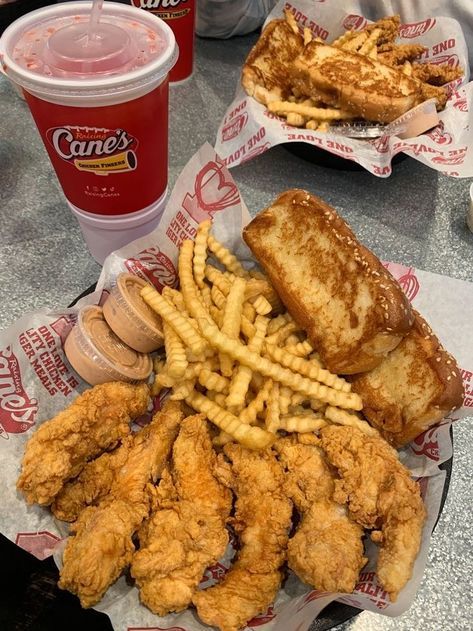 Canes Food, Raising Canes, Best Fast Food, Junk Food Snacks, Food Babe, Food Therapy, Delicacy Food, Yummy Comfort Food, Delicious Snacks Recipes