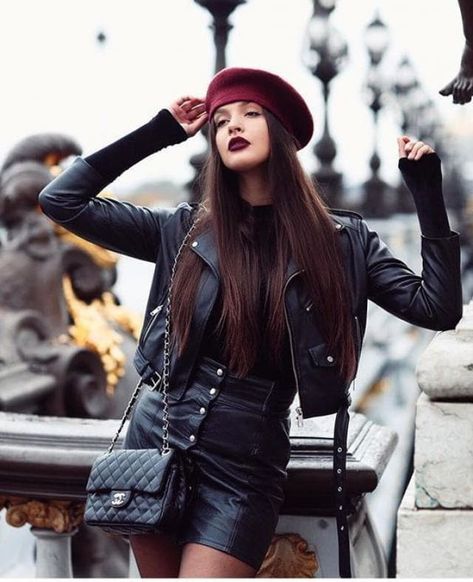 Faux Leather Biker Zip Up Jacket /Wonderful leather jacket and skirt with vine red beret , Buy her… Beret Outfit Street Style, Beret Street Style, Beret Outfit, Chique Outfit, Mode Instagram, 여름 스타일, Retro Pin Up, Paris Outfits, Looks Black