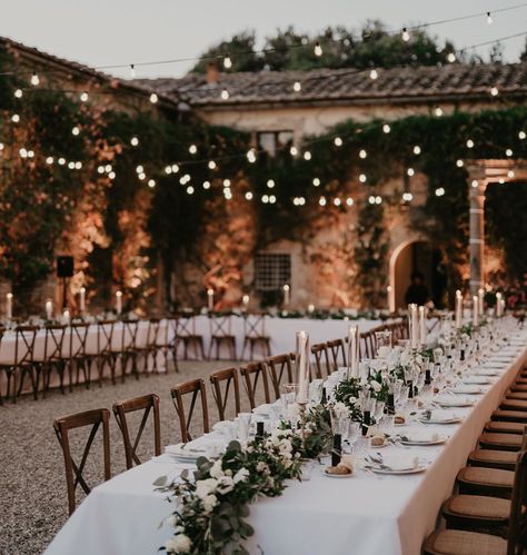 Villa Catignano on Instagram: “✨Dreamy and magical atmosphere !! 💕A  romantic Tuscan setting  and luxurious wedding dinner for our beautiful couple Gabbie &Josh 💍…” Tuscan Wedding Theme, Vintage Italian Wedding, Candles Flowers, Tuscan Wedding, Villa Wedding, Outdoor Dinner, Luxurious Wedding, Outdoor Wedding Reception, Greece Wedding