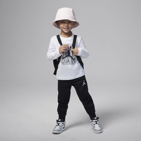 Kids can match their Jordans in style with this coordinated 2-piece set. The jersey knit tee has a classic cut with long sleeves for added coziness and the matching fleece pants feature tapered legs and a stretch waistband for a comfy feel they can play freely in. Kids Fashion Boy Outfits, Toddler Boy Fashion Swag, Boys Nike Outfits, Boys Streetwear, Bucket Drumming, Boys School Outfits, Kids Streetwear, Kid Outfits, Teen Boy Outfits