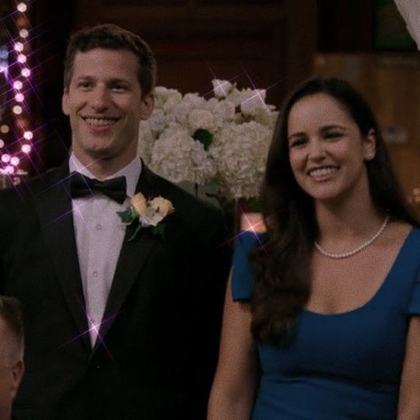 Amy Brooklyn 99, Amy Santiago Icons, Amy And Jake, This Is Us Serie, Jake And Amy, Dance Wallpaper, Best Tv Couples, Amy Santiago, Alexa & Katie