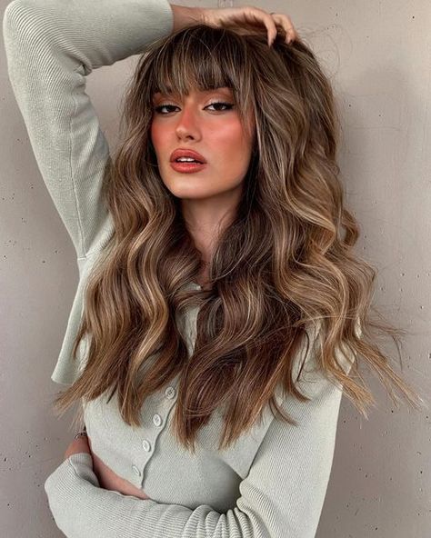 Sun Kissed Brown Hair With Bangs, Brunette To Blonde With Bangs, Balayage Hair With Bangs, Balayage With Bangs, Summer Haircuts For Women, Dimension Hair, Summer Haircut Ideas, Dimensional Bronde, Fine Hair Styles