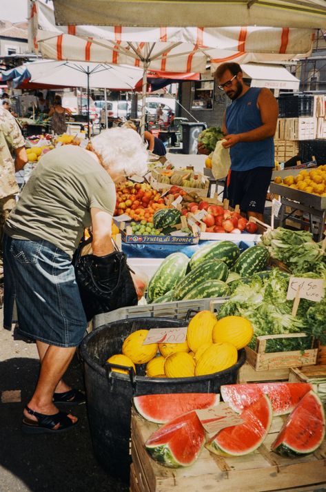 Along with the fish market in Piazza Duomo, Fera 'o Luni is one of Catania's most historic and distinctive places. https://italysegreta.com/visual-journey-through-catania-market-fera-o-luni/ Italy Food Market, Italy Food Photography, Italian Market Aesthetic, Sicily Food, Italian Market, Italy Street, Italy Food, Fish Market, Italian Culture