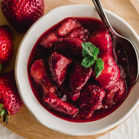 Quick & Easy Roasted Strawberries (2 Ingredients) Strawberry Whipped Cream Cake, Whipped Cream Cakes, Cut Strawberries, Strawberry Whipped Cream, Strawberry Compote, Honey Balsamic, Roasted Strawberries, Bread Toast, Fruit Filling