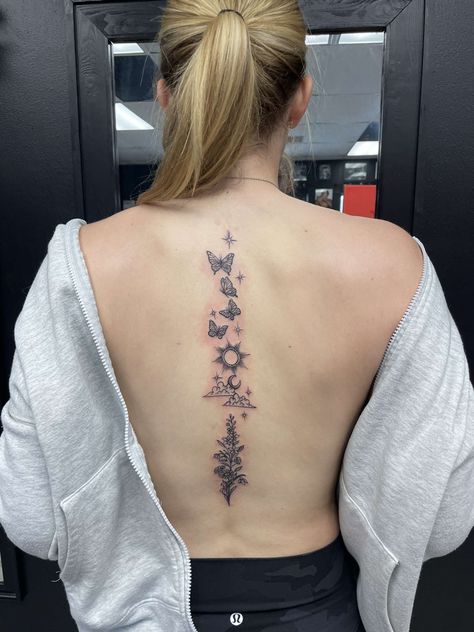 Vertical Tattoo, Back Tattoos Spine, Spine Tats, Floral Back Tattoos, Tattoo Ideas Inspiration, Flower Spine Tattoos, Spine Tattoo Ideas, Tato Minimal, Tattoos Infinity