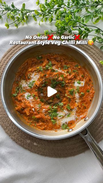 NIDHI JAIN | FOOD BLOGGER on Instagram: "NO ONION ❌ NO GARLIC ❌ RESTAURANT STYLE VEG CHILLI MILLI😋🤤  This restaurant style super delicious and spicy veg chilli milli is perfect blend of spices and flavours and trust me you will love this one as it is my families most favourite gravy too😋🤤  Tip - You can add any veggies of your choice too😋 Make sure the veggies are thinly sliced✌🏻  Follow me on youtube and instagram @cookwithnidhiii 😋  #vegchillimilli #jainvegchillimilli #noonionnogarlicrecipes #noonionnogarlic #noonionnogaicvegchillimilli #noonionnogarlicpunjabisabji #noonionnogarlicdish #noonionnogarlicgravy #jaingravies #jaingravysabji #jaingravysabzi #jainrecipe #jainfood #restaurantstylenainrecipe #restaurantstylenoonionnogarlicrecipe #cookwithnidhiii #yummy #fyp #mumbaifoodblog Jain Vegetarian Recipes, Veg Curry Recipe, Jain Recipes Vegetarian Dishes, Bhaji Recipes Indian, No Onion No Garlic Recipes Vegetarian, Indian Veg Food Recipes, Jain Food Recipe Indian, Veg Dishes Indian, No Garlic No Onion Recipes