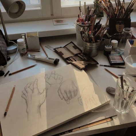 Different Types Of Art, Art Du Croquis, Seni Pastel, Drawing Hands, Kunst Inspiration, Artist Aesthetic, 인물 드로잉, Lukisan Cat Air, Arte Inspo