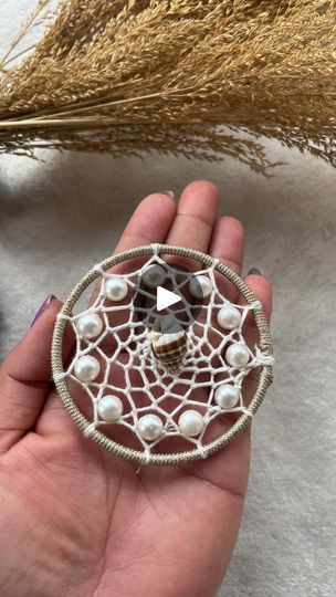 Mini Dreamcatcher, Dream Catcher Tutorial, Dream Catcher Patterns, Dream Catcher Diy, Dream Catchers, Diy Videos, Craft Videos, Business Women, Dream Catcher