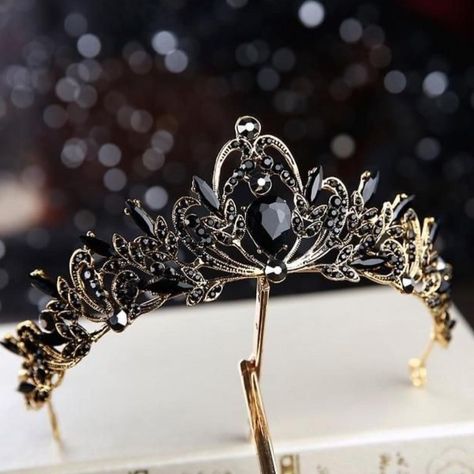 TopjewelleriesQueensChoices on Instagram: “1-9 Crowns✨Free Shipping Worldwide 👑 order Link in bio Order👉🏻https://queenschoices.com #jewellery #crown #ring #earrings earrings…” Rhinestone Veil, Crystal Crown Tiaras, Black Tiara, Bridal Crown Tiara, Rhinestone Headpiece, Crystal Bridal Tiaras, Silver Tiara, Gold Baroque, Black Bridal