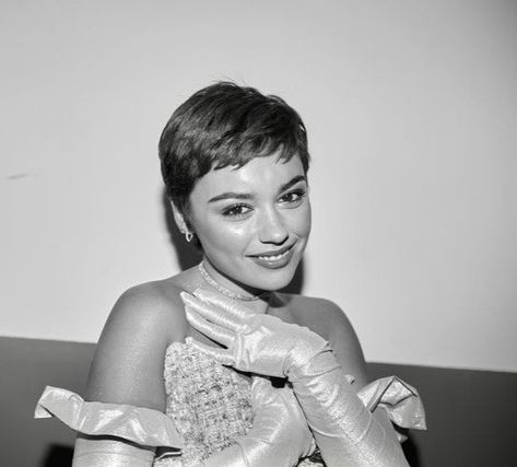 Vintage Pixie Cut, Audrey Hepburn Hair, Carla Diaz, Short Hair Tomboy, Cool Short Hairstyles, Short Straight Hair, Edgy Hair, Hair Up Styles, Hair Images