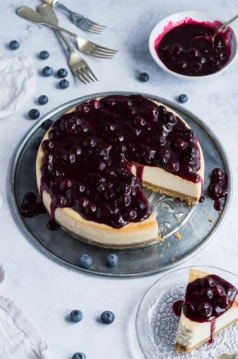 Blueberry Cheesecake Aesthetic, Dessert For Summer, Blueberry Cheesecake Bars, Blueberry Cheesecake Recipe, Dairy Free Cheesecake, Lemon Blueberry Cheesecake, Moist Lemon Cake, Cake Photoshoot, Homemade Graham Cracker Crust