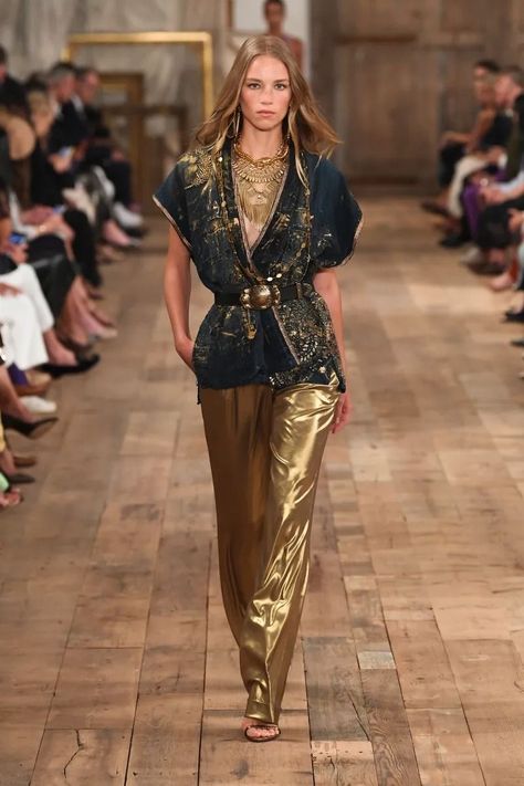 Ralph Lauren Spring Summer, Ralph Lauren Style, Mode Chic, Spring Summer 2024, Ralph Lauren Outfits, Mode Vintage, Spring 2024, Fashion Essentials, Primavera Estate