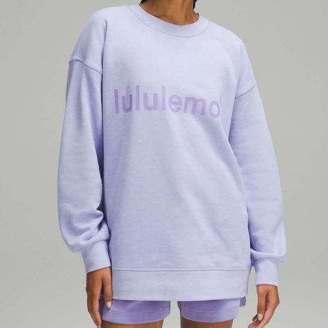 Nwt Lululemon Perfectly Oversized Graphic Crew! Size 4 In The Color Lilac Smoke :) Such An Amazing Crewneck Sweatshirt! Will Come In The Original Packaging! Lululemon Sweatshirt, Yoga Sweatshirt, Lululemon Sweater, Cropped Crewneck, Women's Hoodies, Lululemon Jacket, Cute Preppy Outfits, Women Hoodies Sweatshirts, Crew Sweatshirts