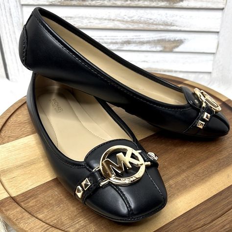 Michael Kors L Black Rulton Moc Round Toe Ballerina Comfort Flat Sz. 7 Is Designed In A Timeless Silhouette, The Faux Leather Fulton Moccasins Will Be A Sophisticated Essential For Years To Come. Features A Round Toe To Further Its Classic Appeal. We Think They’re A Sleek Option For Weekend Brunch And Much More. Moccasin Faux Leather 100% Polyurethane Lining: Synthetic Sole: Rubber Round Toe Slip On "Like" This Item And Receive A Discount * Size: 7 Fits True To Size * Condition: New With Origina Business Casual Comfy, Gold Shoes Flats, Michael Kors Loafers, White Ballet Flats, Gold Loafers, Pink Ballet Flats, Lace Up Ballet Flats, Michael Kors Flats, Patent Leather Loafers