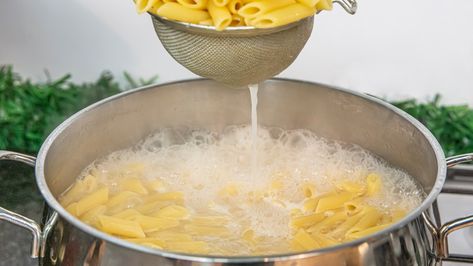 You've cooked up a pot of pasta, so it's time to dump the water, right? Not necessarily. That leftover pasta water has a few uses worth knowing about. Leftover Spaghetti, Frozen Pasta, Pasta Water, How To Cook Rice, Boiled Potatoes, Dried Beans, Cooking Art, Gorgonzola, Deep Dish