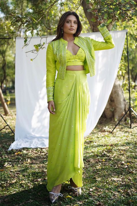 Poncho Pattern Indian Dress, English Colour Lehenga, Indo Western Dress From Saree, Green Haldi Outfit, Jaago Outfit Ideas, Mehndi Ceremony Outfit For Sister, Lungi Dress Indian For Women, Mehandi Outfits Brides Indian Bridal, Dhoti Outfits Women