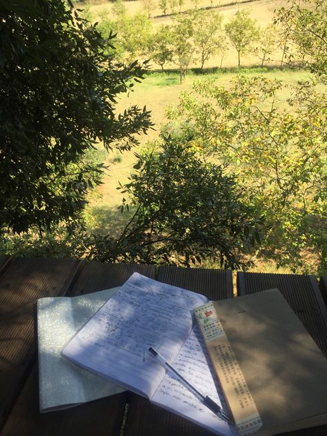 Writing Aesthetic Green, Green Writing Aesthetic, Environmental Studies Aesthetic, School Green Aesthetic, Studying In Nature, Green School Aesthetic, Green Notebook Aesthetic, Green Journaling, Green Writing