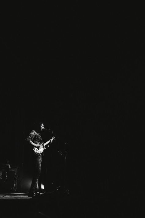 Hozier Hozier Black And White Aesthetic, Hozier Black And White, Hozier Wallpaper Aesthetic, Hozier Wallpaper, Hozier, Concert Photography, Black And White Posters, Music Aesthetic, Black And White Aesthetic