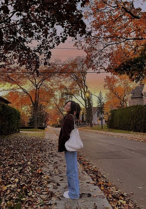 Autumn Instagram, Fashion Nature, Fotografi Alam Semula Jadi, Fall Inspo, Foto Poses, Fall Photoshoot, Autumn Cozy, Fall Pictures, Instagram Photo Inspiration