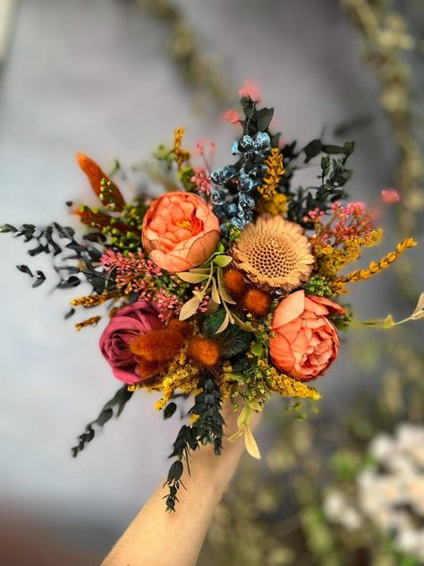 Fall Wedding Flowers Wildflowers, Small Autumn Wedding Bouquet, Wedding Flowers Small Bouquets, Burnt Orange Wildflower Bouquet, Autumn Wedding Flowers September, Bouquet Wedding Autumn, Terracotta Wildflower Bouquet, Fall Inspired Bouquet, Fall Small Bouquet