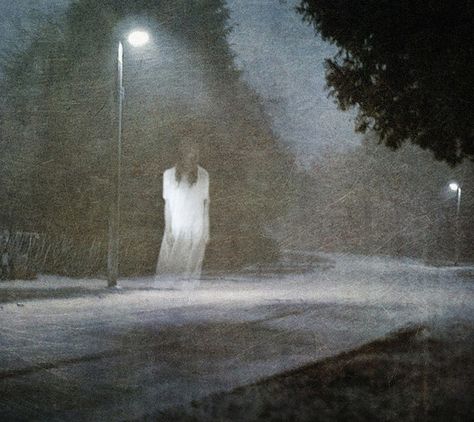 Ghost in the rain. Ghost Pics, Paranormal Photos, Ghost Sightings, Real Ghost, Spirit Ghost, Creepy Ghost, Ghost Images, Creepy Photos, Ghost Photography