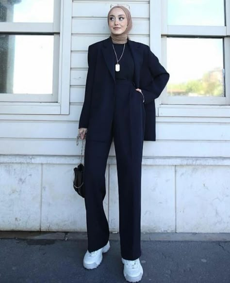 Hijabi Black Blazer Outfit, Ootd Mafia Wanita, Black Blazer Outfit Hijab, Formal Hijab Outfit Work, Mafia Style Women Hijab, Blazer Outfits For Women Hijab, Black And White Outfits Hijab, Formal Outfits For Women Hijab, Lawyer Clothes