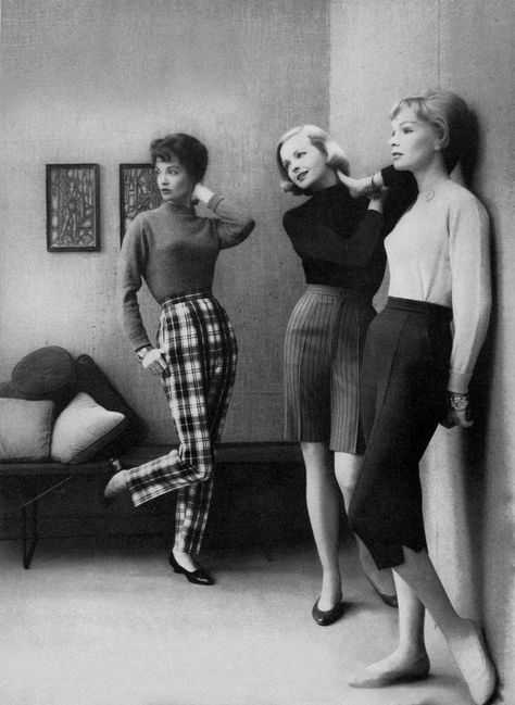 Super cute 1958 outfits. Love Capri and cigarette pants! 70s Mode, Mode Retro, Vintage Fashion 1950s, Three Women, Look Retro, Moda Retro, Fashion 1950s, 1950s Style, Vintage Mode