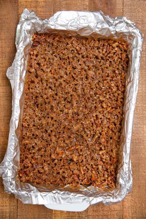 Pecan Pie Bark Recipe, Pecan Bark Recipe, Pecan Bark, Pecan Pie Bark, Pecan Desserts Recipes, Holiday Candy Recipes, Pecan Desserts, Dinner Then Dessert, Chocolate Graham Crackers