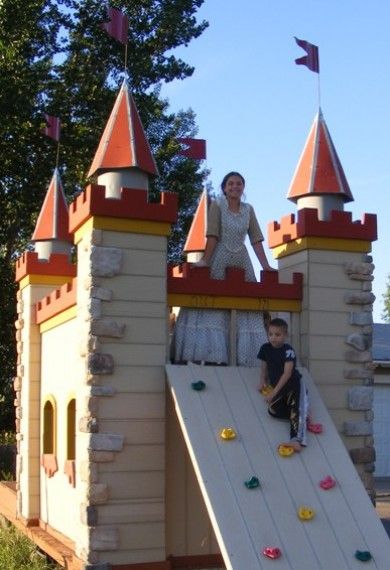 We rent out one of these castles locally for birthday parties, harvest festivals, corn mazes, etc. In between times our own kids claim it as their own. They've played "Knights & Princesses", "Dragon's and Captives", "Royal News Reporters" and "Veterinarian" in this playhouse, just to name a few. The grandiose dimensions and medieval architecture lends itself to hours of imaginative and fanciful pretend play. Castle Outline, Castle Playhouse, Diy Kids Playground, Backyard Fort, Kids Playhouse Outdoors, Harvest Festivals, Kids Castle, Kids Play Spaces, Interior Kantor