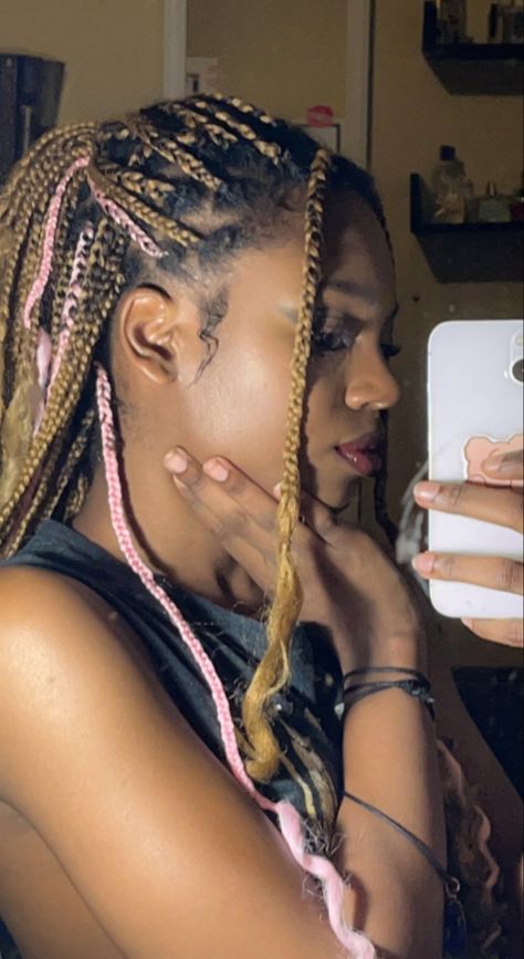 T27 light brown hair and light pink highlights #y2kstyle #brownbraids #blackgirlaesthetic #blackgirlshairstyles Box Braids Light Brown, Brown And Pink Braids, Braids Light Brown, Light Pink Highlights, Pink Braids, Pink Highlights, Brown And Pink, Pink Ombre, Light Brown Hair