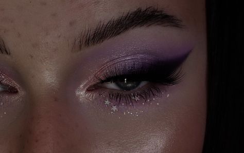 Purple Makeup Hazel Eyes, Repunzle Makeup Looks, Shimmer Purple Eyeshadow, Purple Under Eyeliner, Ursula Eye Makeup, Purple Masquerade Makeup, Purple Iridescent Eye Makeup, Purple Cat Eye Makeup, Raven Halloween Makeup