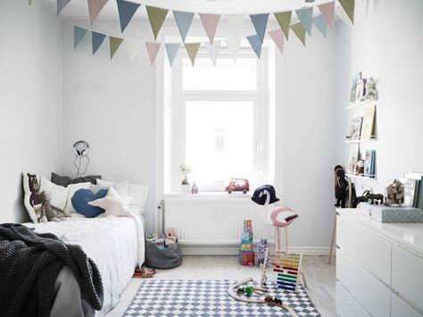 16 Best Scandinavian Bedrooms For Kids Pokeball Costume, Clown Diy, Diy Pokeball, Hilarious Costumes, Party Snap, Selfie Snap, Diy Costumes Kids Boys, Scandinavian Kids Rooms