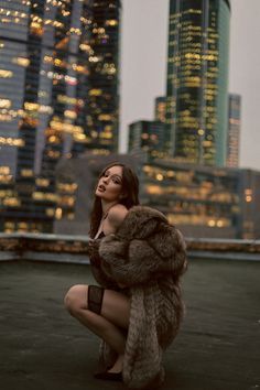 City Fashion Shoot, Rooftop Shoot, Street Photography Model, City Fashion Photography, Urban Photography Portrait, Rooftop Photoshoot, Nyc Photoshoot, Vintage Hollywood Glamour, Glamour Photo