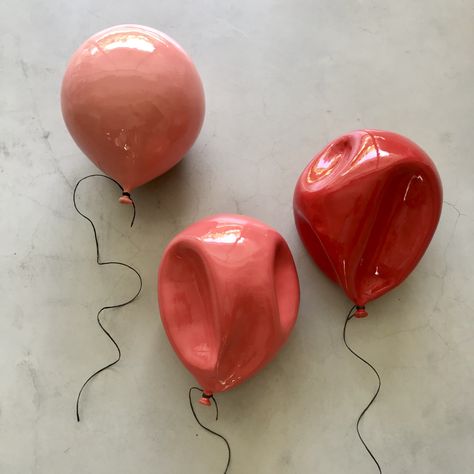 Ceramic Balloon, Ceramic Art Sculpture, Sculpture Art Clay, Tanah Liat, Cerámica Ideas, Keramik Design, Seni 3d, Ceramics Pottery Art, Clay Art Projects