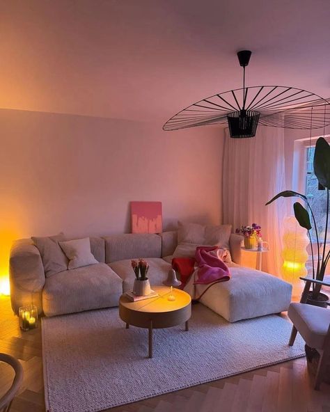 Bratz Living Room, Aesthetic Home Decor Living Rooms, Cozy Couch Aesthetic, Cozy Flat, Arranging Furniture, Furniture Styling, Girly Apartment Decor, Apartment Living Room Design, Dream Apartment Decor