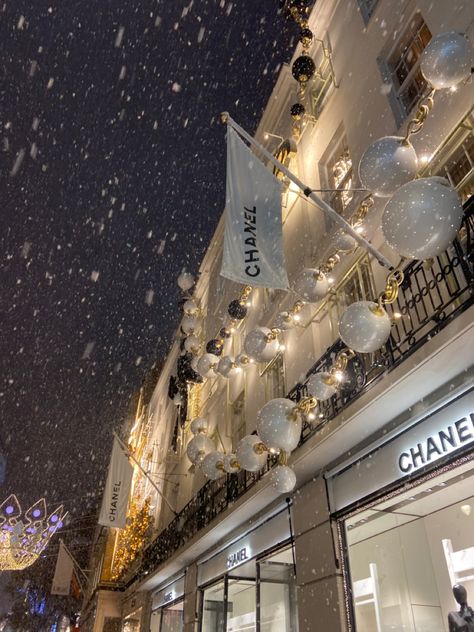 Snow in London Bond Street Love Yourself First, Popular Videos, Love Yourself, Dallas, Walking, Chanel, London, Tumblr, Christmas