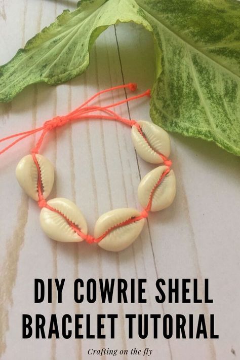 Shell Bracelet Tutorial, Beach Bracelets Diy, Shell Necklace Diy, Heart Bracelet Diy, Cowrie Shell Bracelet, Anklets Diy, Cowrie Shell Jewelry, Crochet Choker, Beadwork Jewelry